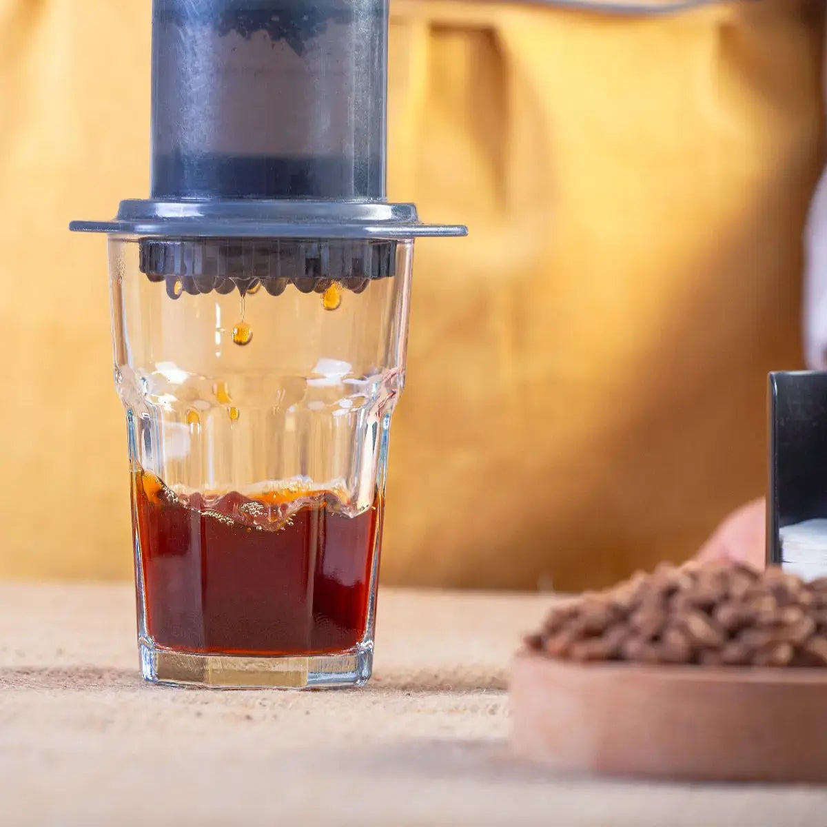 MONT58 Tanzania Single Origin Coffee Beans aeropress sripping to glass