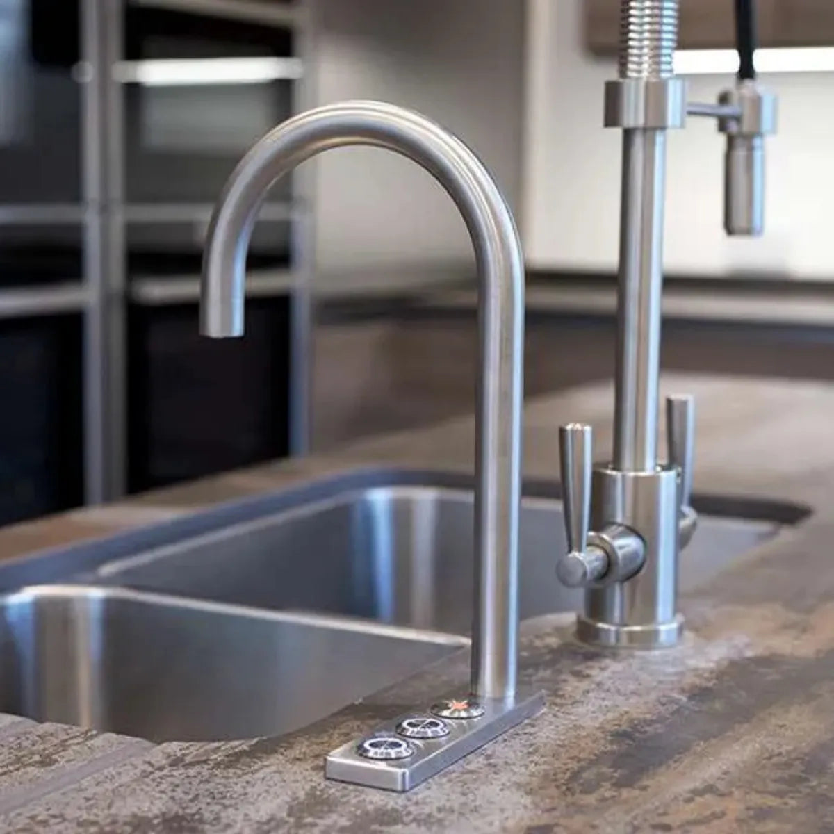 Quatreau SmartTap™ Rugged High-Volume Hydration Hub - Without Driptray