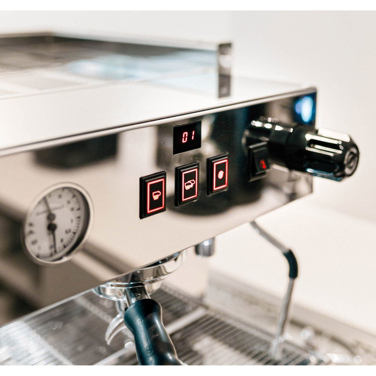 La Marzocco Linea Classic S 2 Group Espresso Machine + Mahlkonig E65s GBW Espresso Grinder+ Free Installation - Prime Coffee